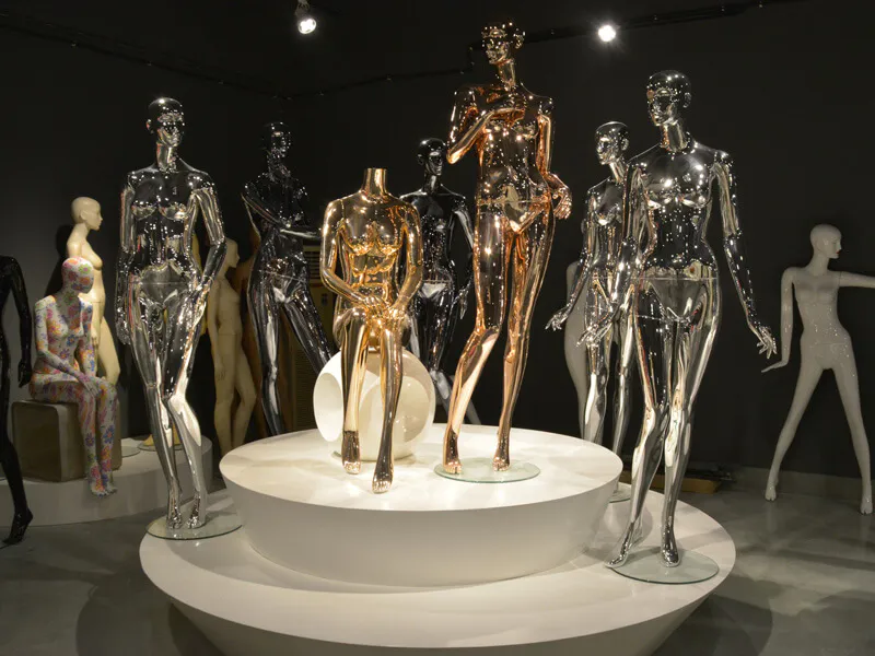 Chrom female mannequin